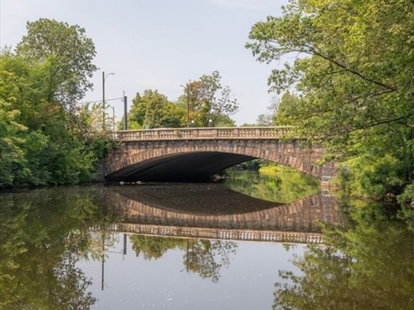 352 Charles River Rd 352, Watertown MA 02472