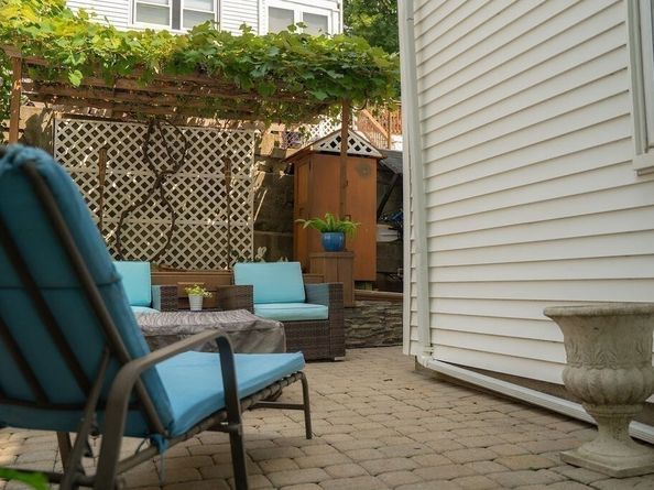 352 Charles River Rd 352, Watertown MA 02472