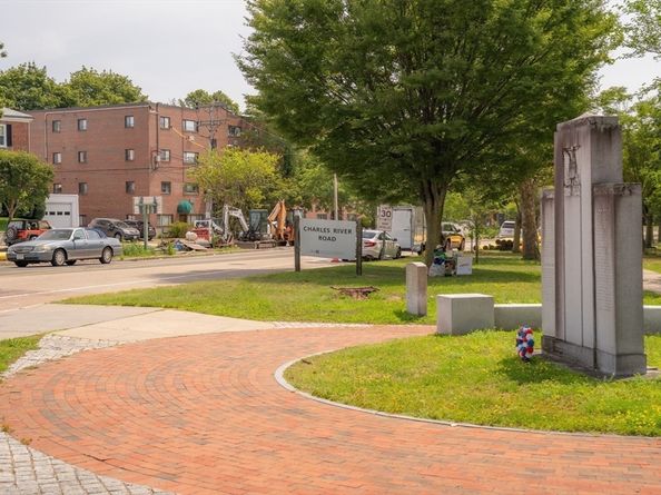 352 Charles River Rd 352, Watertown MA 02472
