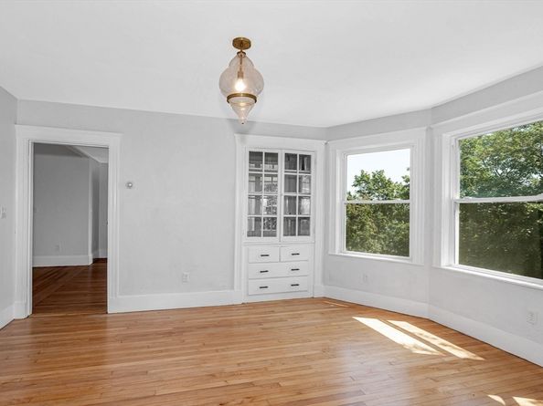 21 Crest Ave, Chelsea MA 02150