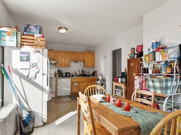 182 Harvard 3, Cambridge MA 02138