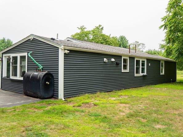 202 West St, Plympton MA 02367