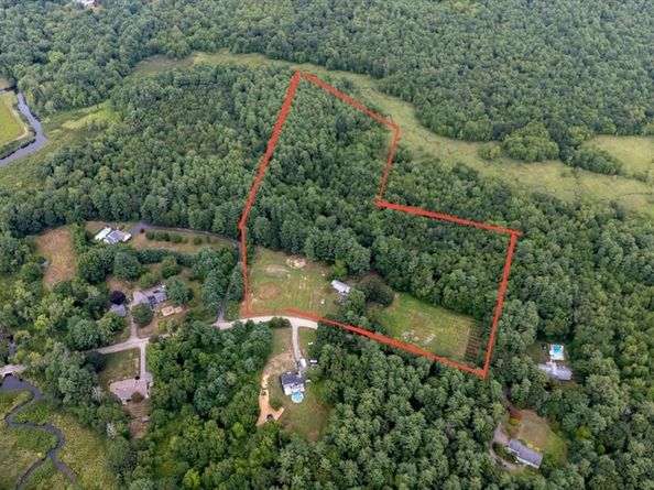 202 West St, Plympton MA 02367