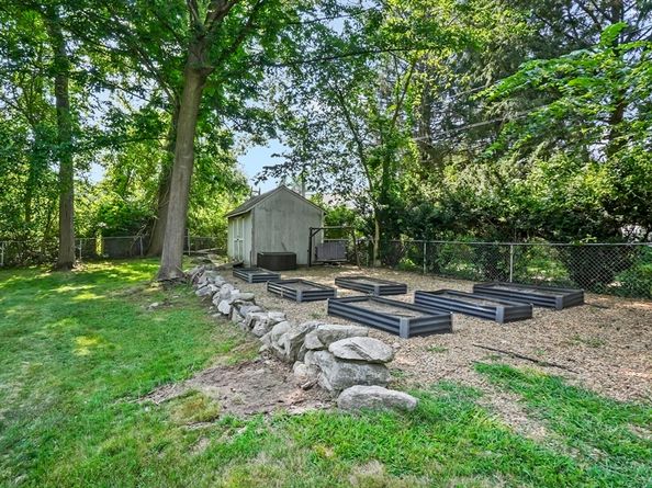 9 Oregon Road, Southborough MA 01772