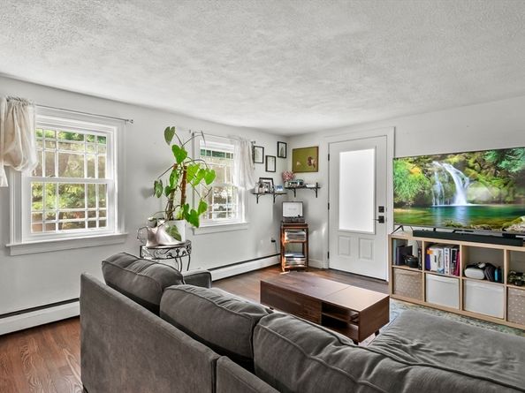 9 Oregon Road, Southborough MA 01772