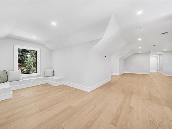177 Varick Rd, Newton MA 02468