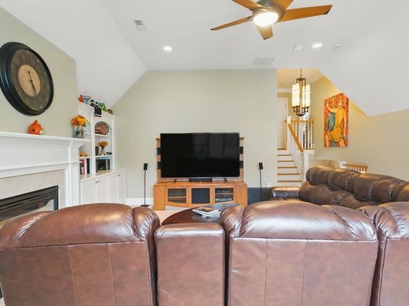 4 Caileigh Ct 4, Andover MA 01810