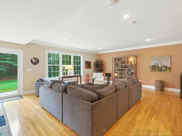 4 Caileigh Ct 4, Andover MA 01810