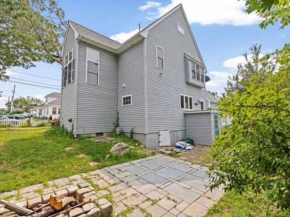 12 Dogwood Ln, Wareham MA 02558