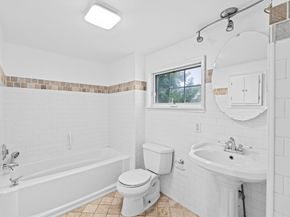 12 Dogwood Ln, Wareham MA 02558