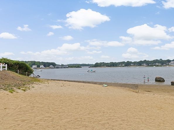 12 Dogwood Ln, Wareham MA 02558
