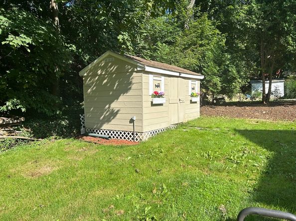 15 Sunny Hill Dr, Worcester MA 01602
