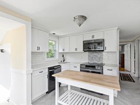 58 Pembroke Street, Kingston MA 02364