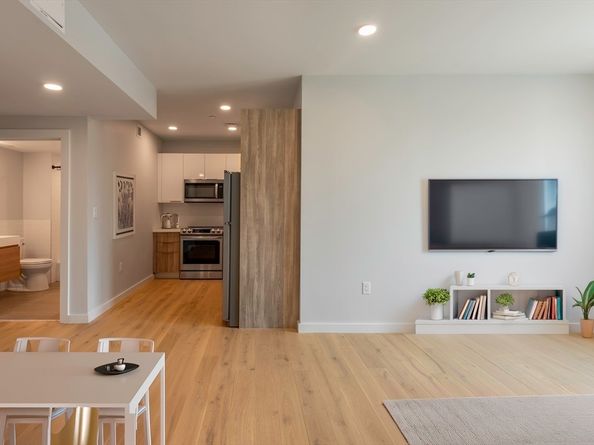 71 Bow 202, Somerville MA 02143