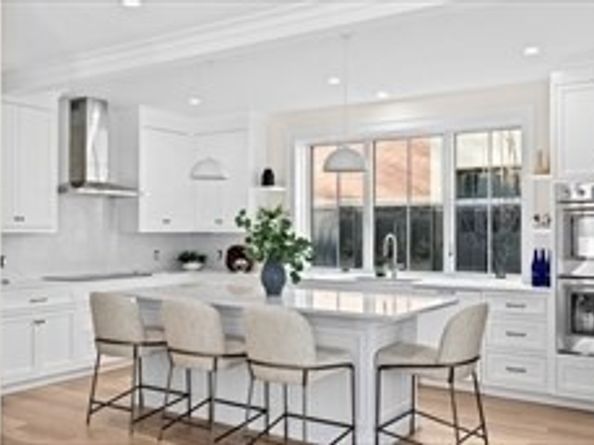 32 Kingsbury St 1, Wellesley MA 02481