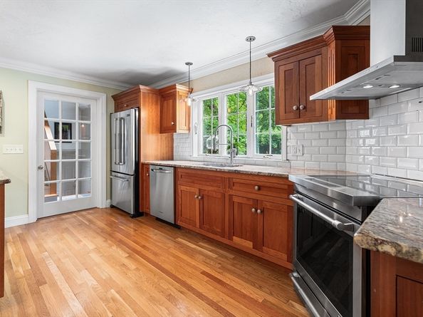 6 Fruit St, Hopkinton MA 01748