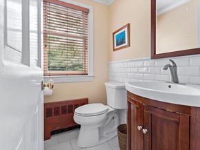 6 Fruit St, Hopkinton MA 01748