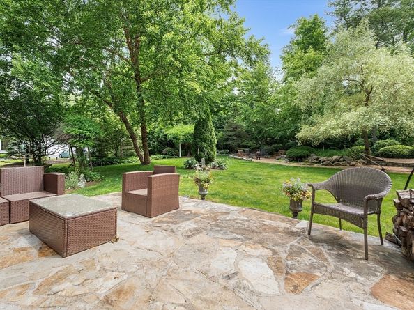 6 Fruit St, Hopkinton MA 01748
