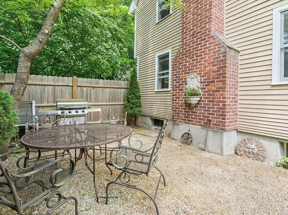 6 Fruit St, Hopkinton MA 01748