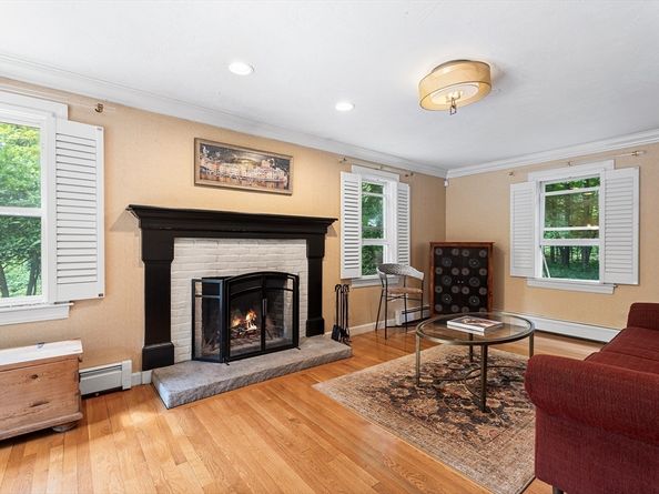 6 Fruit St, Hopkinton MA 01748