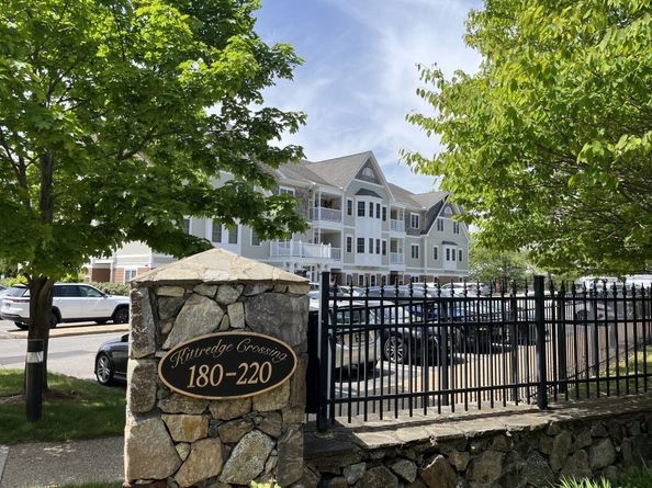 190 Chickering Rd 313D, North Andover MA 01845