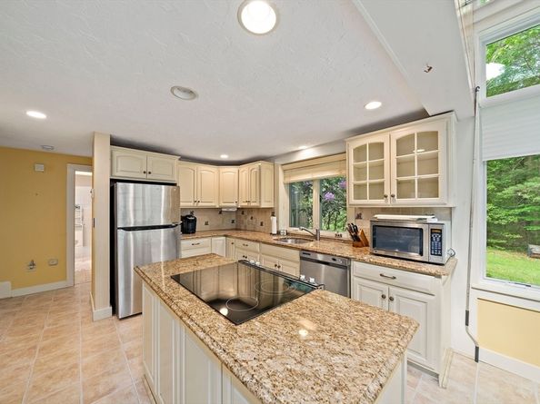575 1st Parish Rd, Scituate MA 02066