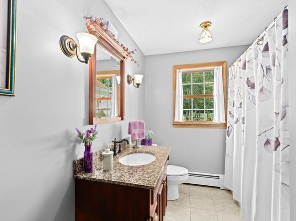167 Old Miller St, Middleboro MA 02346