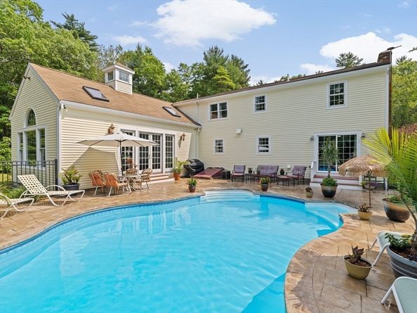 167 Old Miller St, Middleboro MA 02346