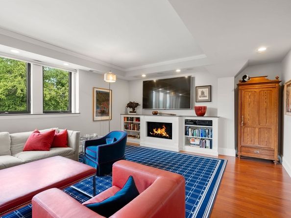 134 Mount Auburn St 7, Watertown MA 02472