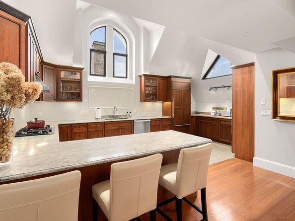 134 Mount Auburn St 7, Watertown MA 02472