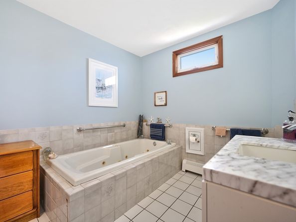 36 Ocean St, Marshfield MA 02050