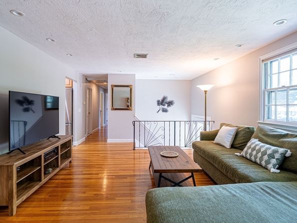 32 Eaton Road W, Framingham MA 01701
