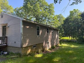 106 Peach St, Barre MA 01005