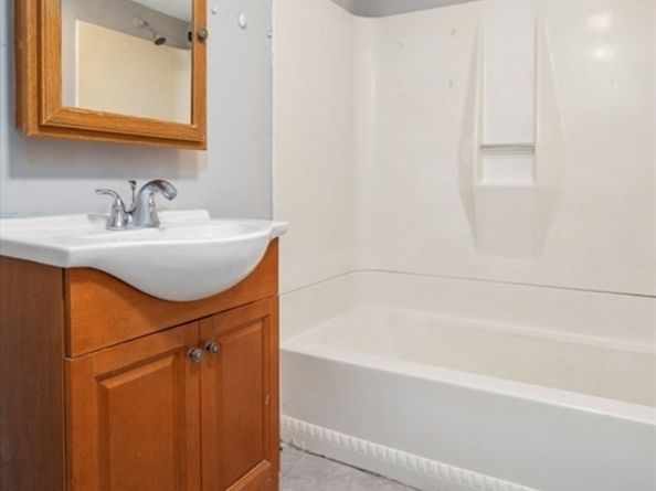 73 Ash St, Gardner MA 01440