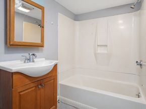 73 Ash St, Gardner MA 01440