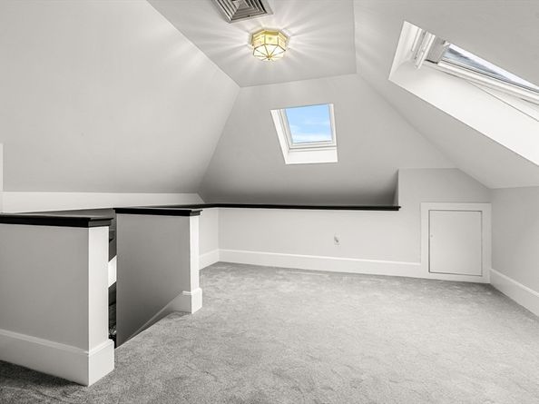 256 Lafayette St 3, Salem MA 01970