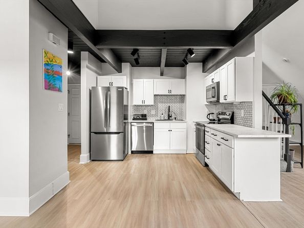 256 Lafayette St 3, Salem MA 01970