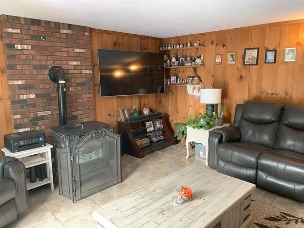77 Westwood Pkwy, Southbridge MA 01550
