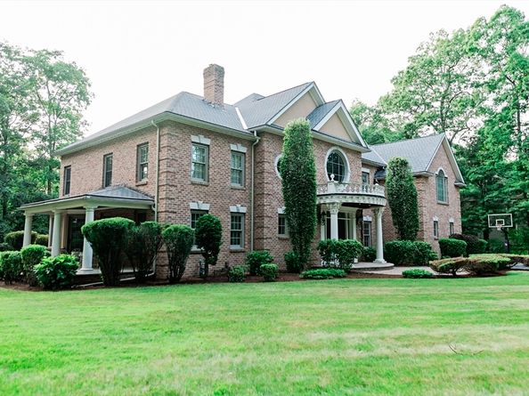 56 Sears Rd, Southborough MA 01772