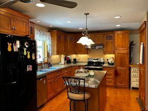 24 Manchaug Rd, Sutton MA 01590