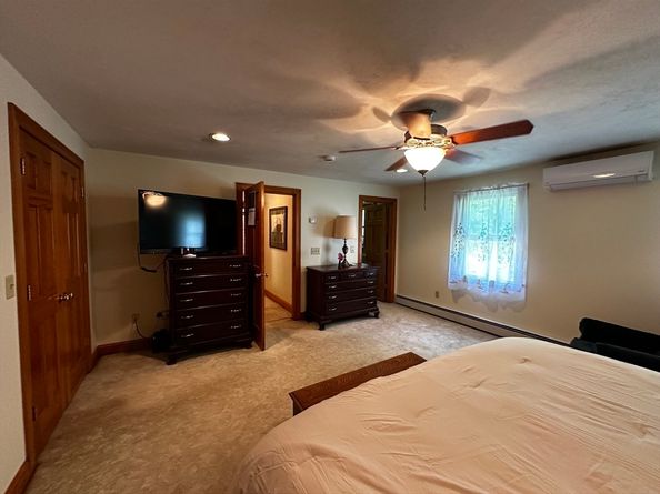 24 Manchaug Rd, Sutton MA 01590