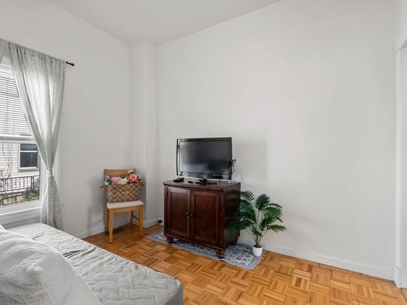 32 Richardson St, Somerville MA 02145