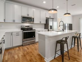4 Stratton Dr 308, Woburn MA 01801