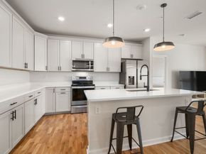 4 Stratton Dr 308, Woburn MA 01801