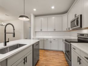 4 Stratton Dr 308, Woburn MA 01801