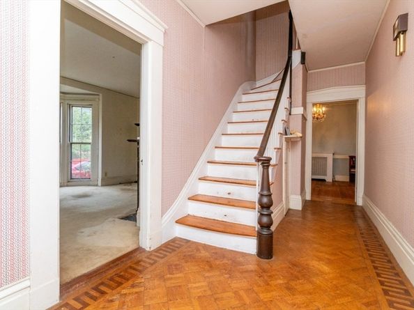 140 Pleasant St, Newton MA 02459