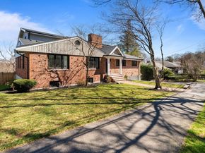 171 Shaw Rd, Brookline MA 02467