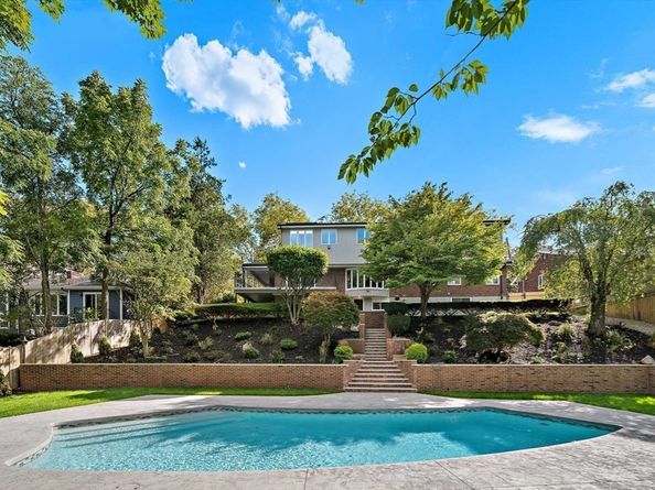 171 Shaw Rd, Brookline MA 02467