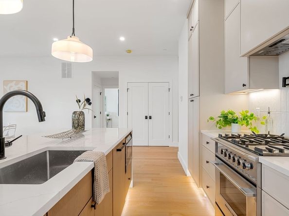 33 Pearl St. 3, Boston MA 02125