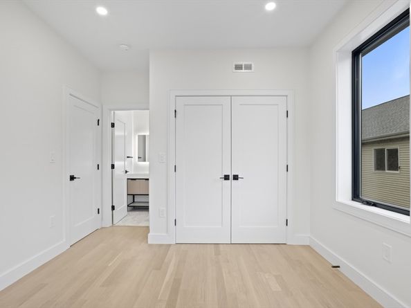 14 Bonair St 14, Somerville MA 02145